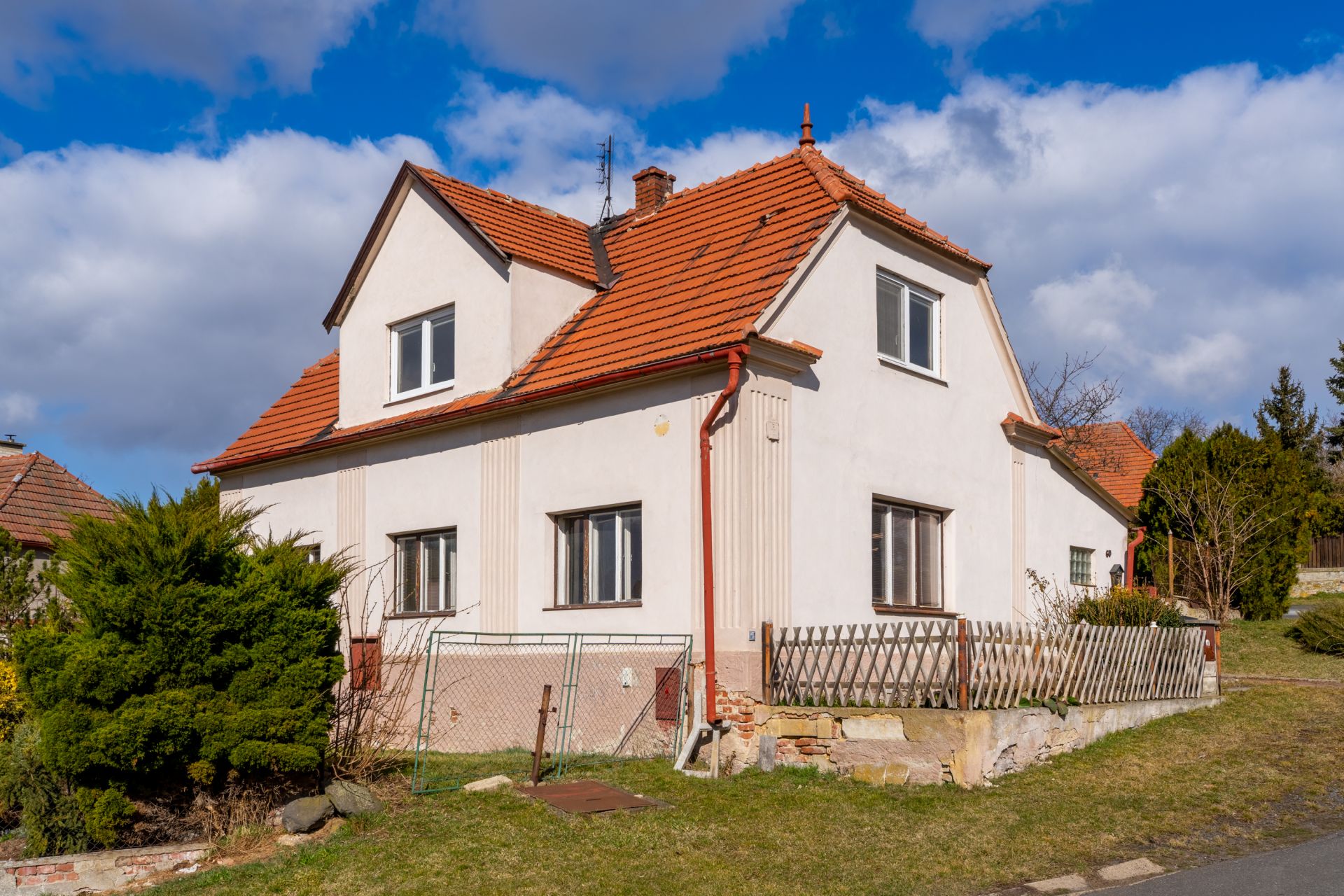Rodinný dům v Buškovicích, k rekonstrukci, cena 2.198.000 Kč